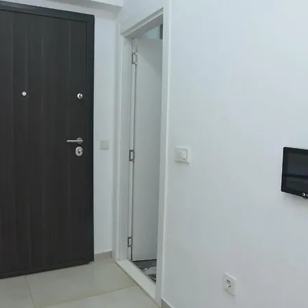 Royal Apartment-familyhaven,park,modern And Luxury *