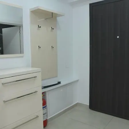 Royal Apartment-familyhaven,park,modern And Luxury Apartment Skopje