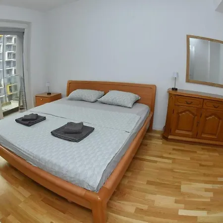 Royal Apartment-familyhaven,park,modern And Luxury Apartment *