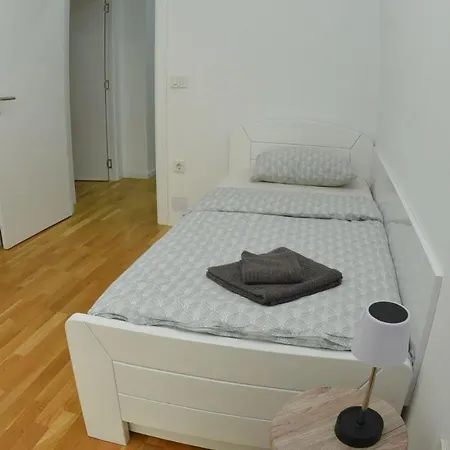 Apartment Royal Apartment-familyhaven,park,modern And Luxury